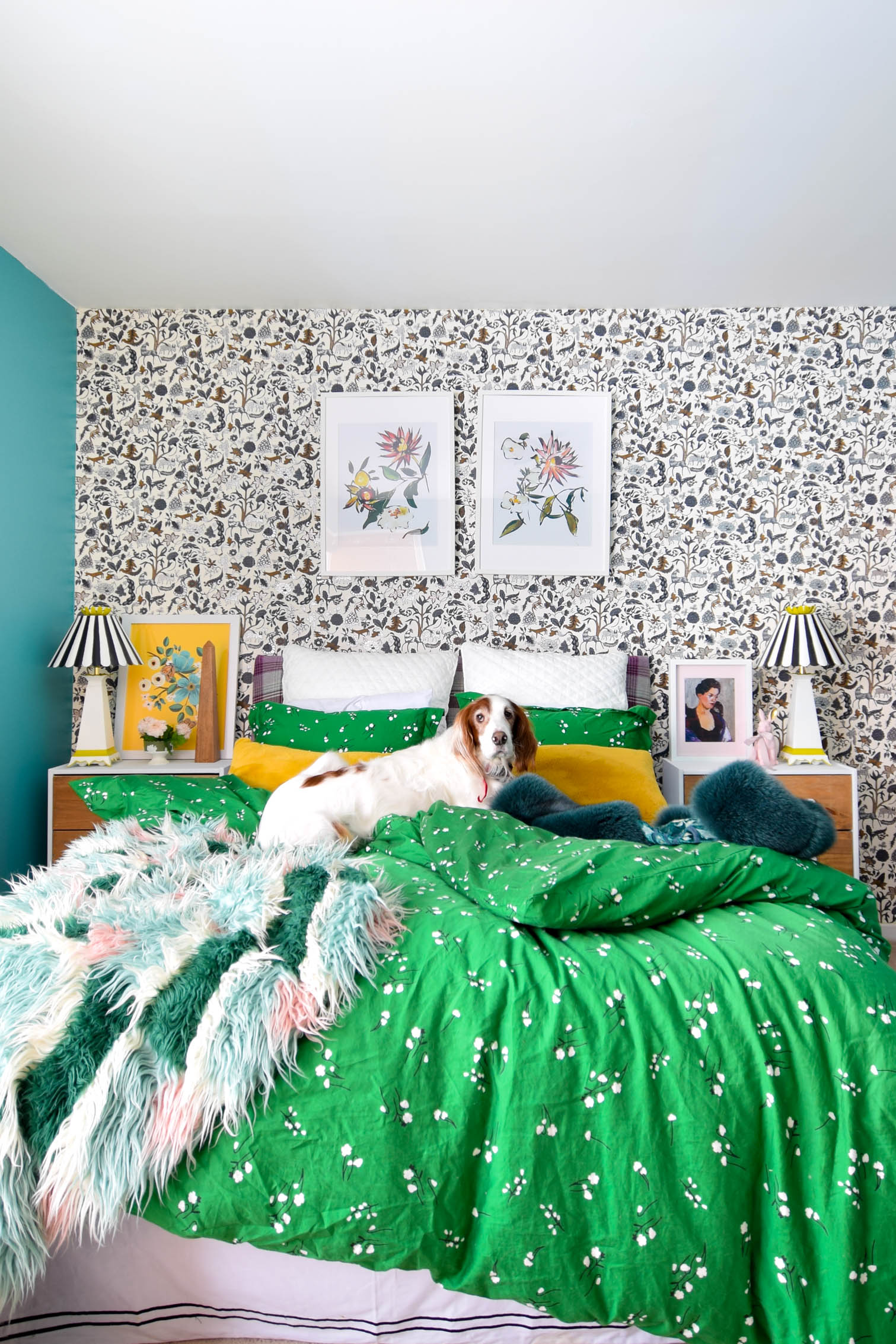 I turned our spare bedroom into a green and blue bedroom worthy of any guests, thanks to wallpaper and paint. Come check it out, be inspired!