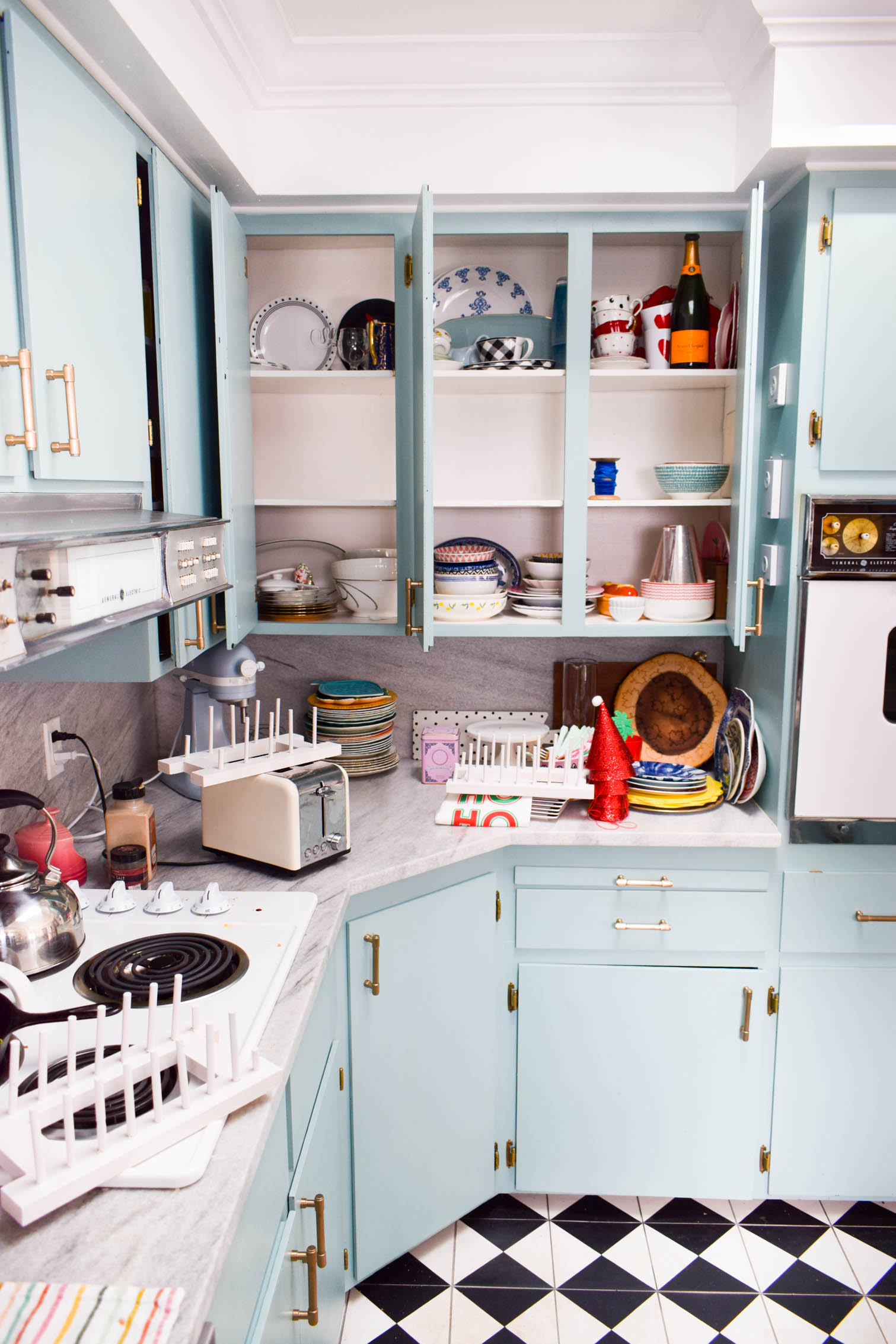 Make some DIY plate racks to organize all your kitchen dishes! You can make yours in a day using wood scraps