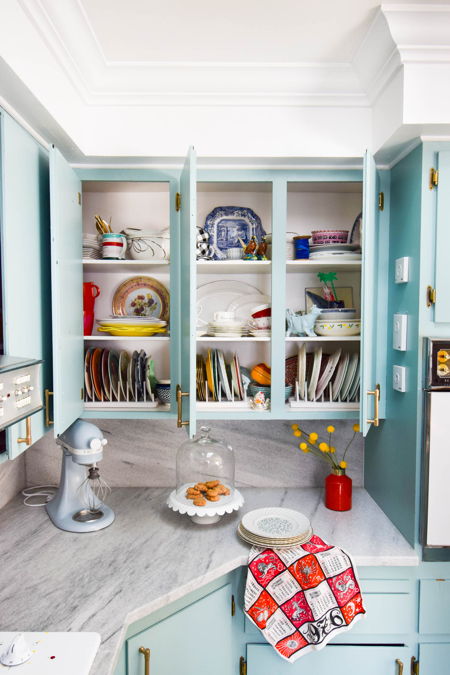 Make some DIY plate racks to organize all your kitchen dishes! You can make yours in a day using wood scraps