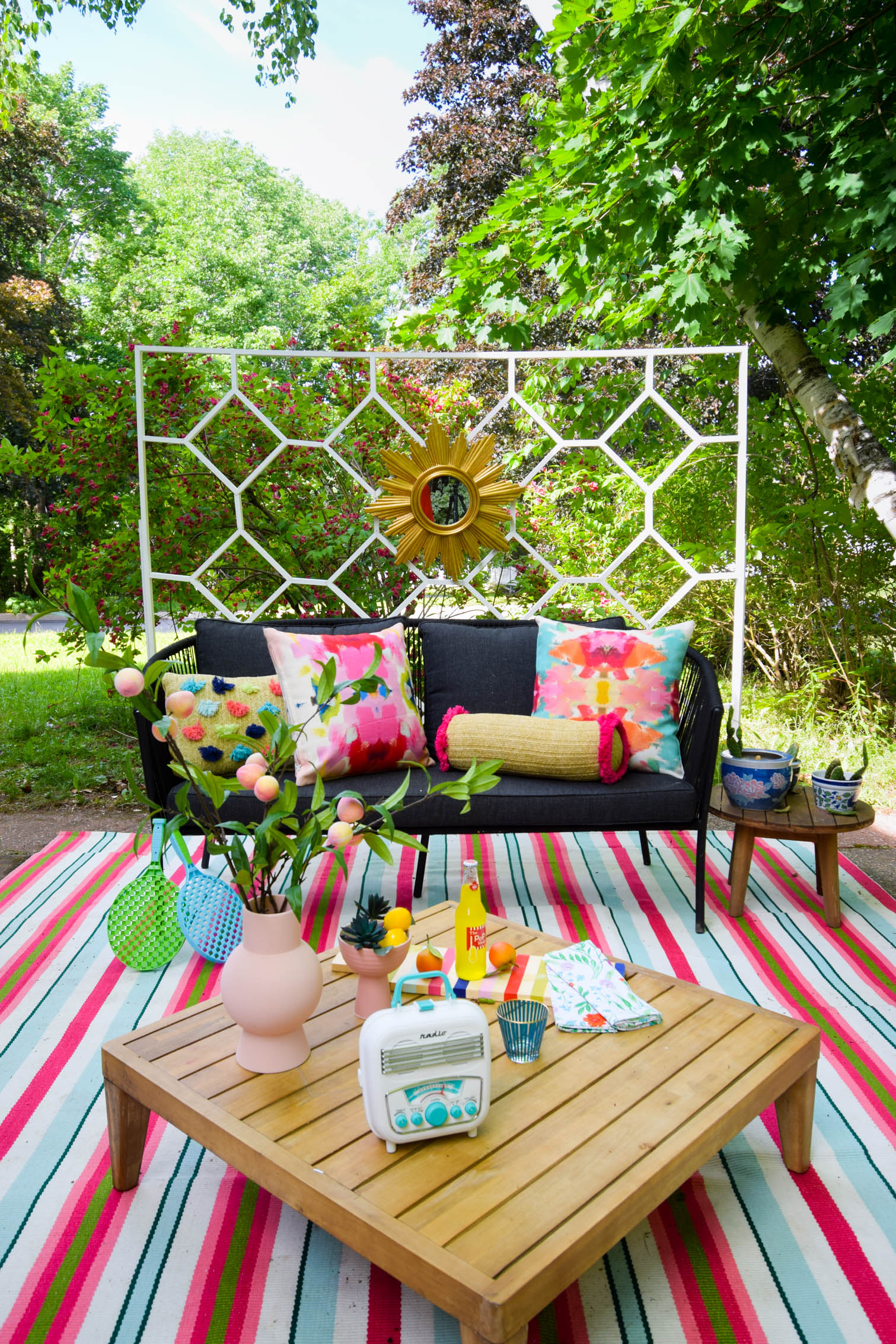 Looking for cohesive and polished ways to bring the color? I've got you covered when it comes to easy colourful patio ideas this summer. Everything from color palettes to sources, neutrals and more!