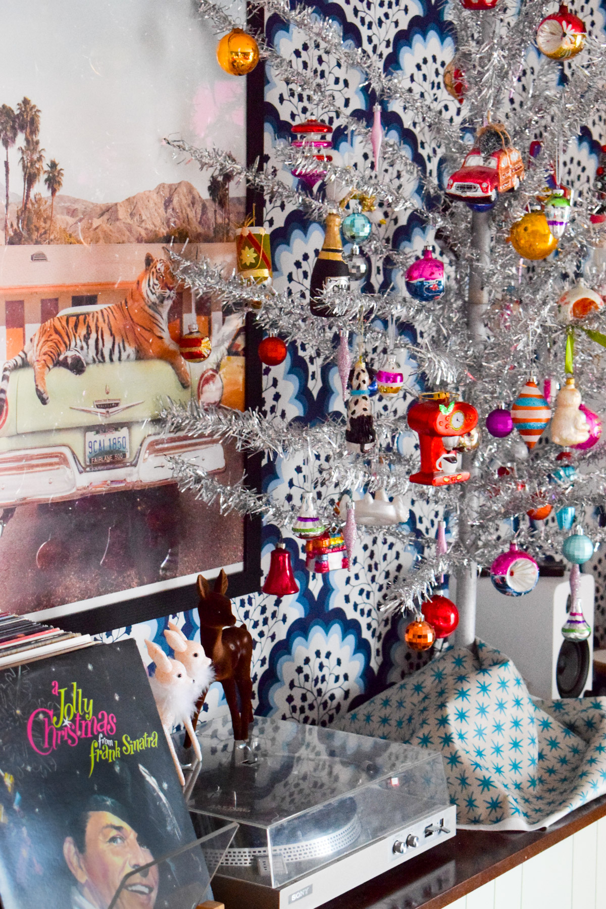 Got a retro tinsel Christmas tree? Come see how I decorated mine using vintage and collected glass ornaments.