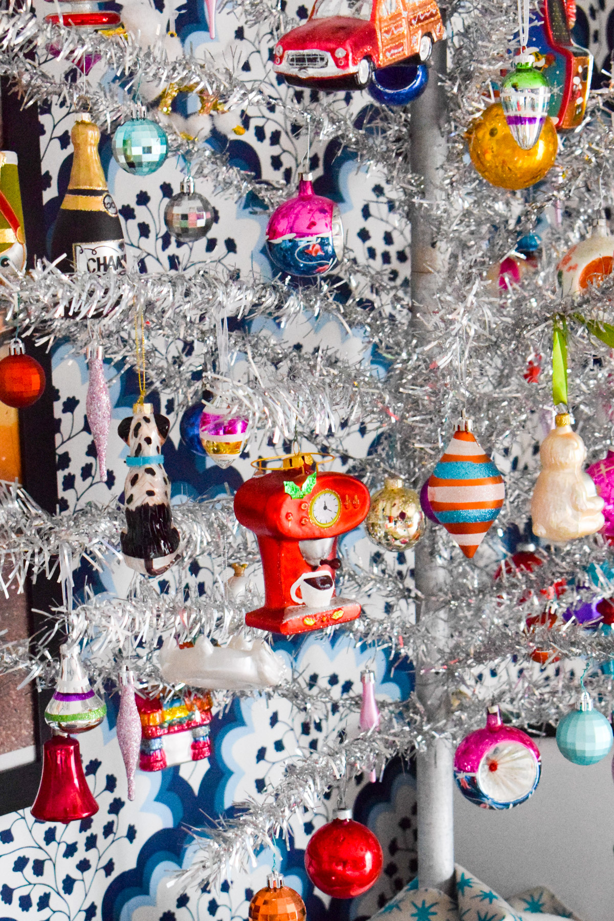 Got a retro tinsel Christmas tree? Come see how I decorated mine using vintage and collected glass ornaments.