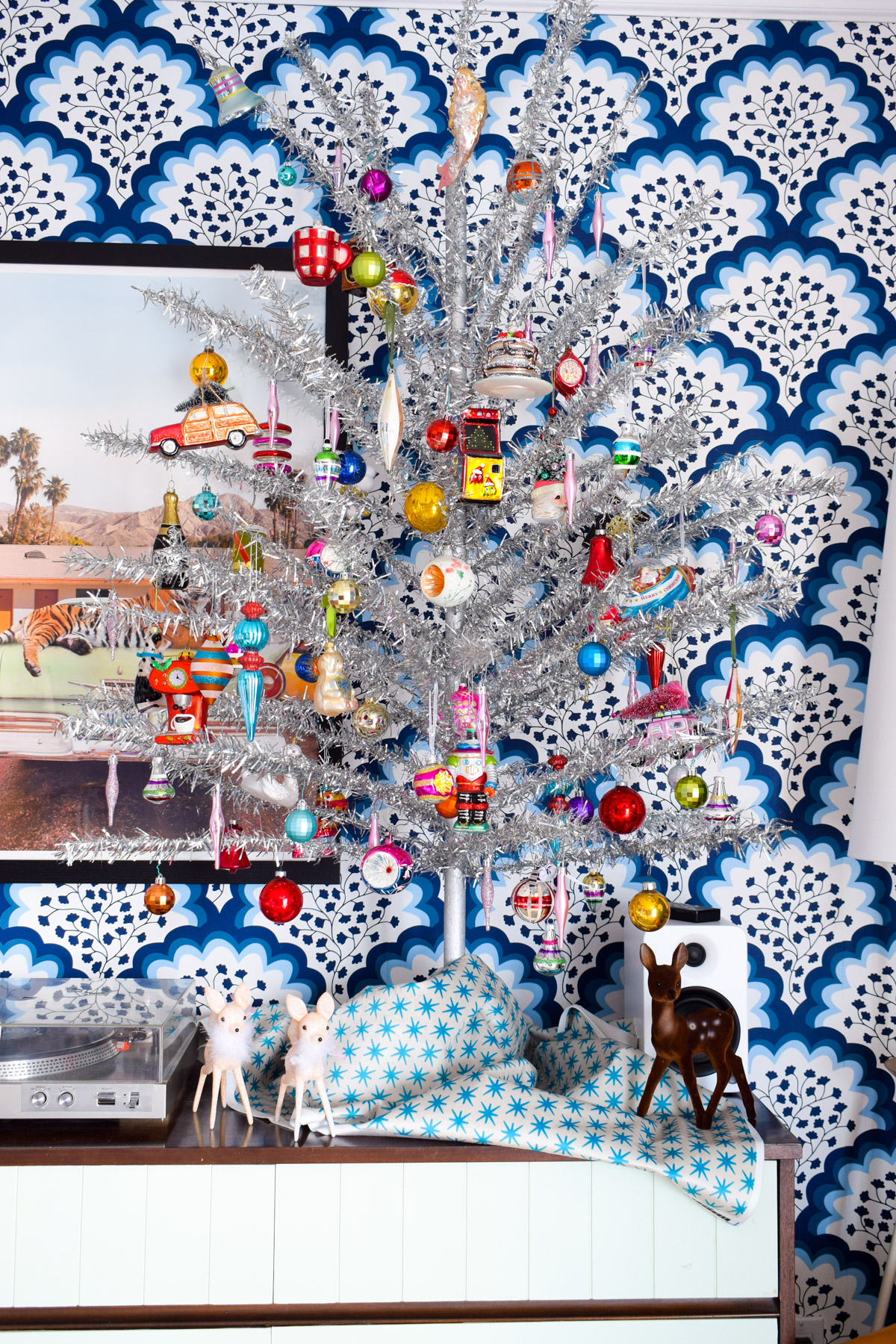 Got a retro tinsel Christmas tree? Come see how I decorated mine using vintage and collected glass ornaments.