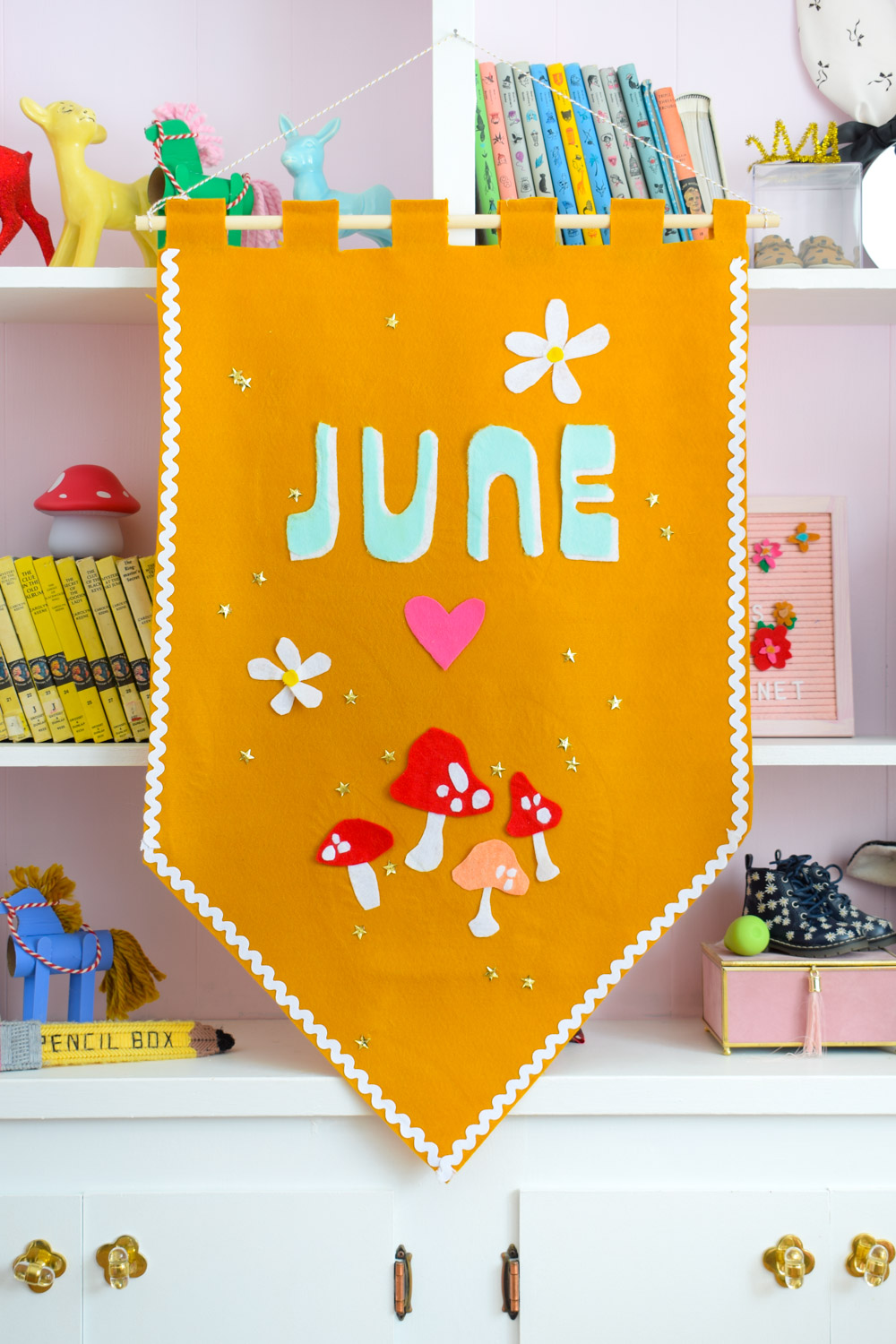 DIY Large Felt Nursery Banner • PMQ for two